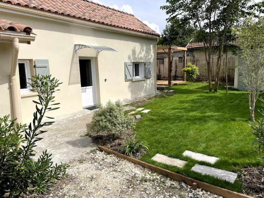 Petite Maison Avec Jardin Au Calme 플로이락 외부 사진